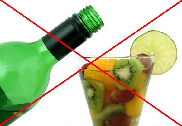 Kur ndiqni një dietë dembel, nuk rekomandohet të pini alkool