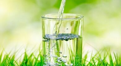 Rregullat për ndjekjen e një diete të pirjes për humbje peshe